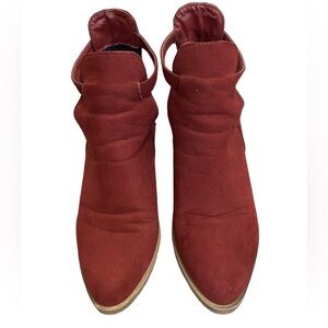 Women's burgundy booties with side snap size 6.5